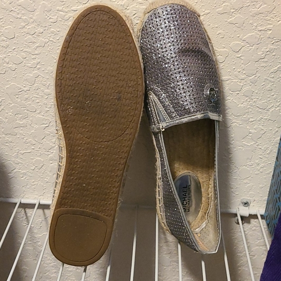 Silver mk shoes size 9 - Picture 4 of 4